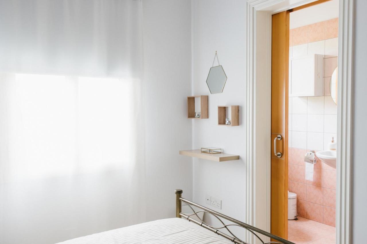 Aphrodite Gardens No.9 Luxury Apt Paphos Exterior photo